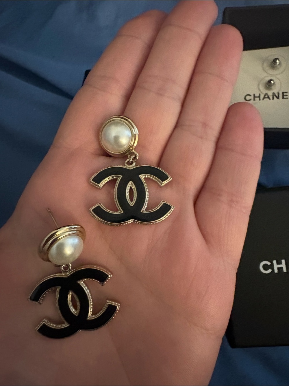 CHANEL Black Enamel CC Drop Earrings with Pearl Tops - Picture 4 of 7